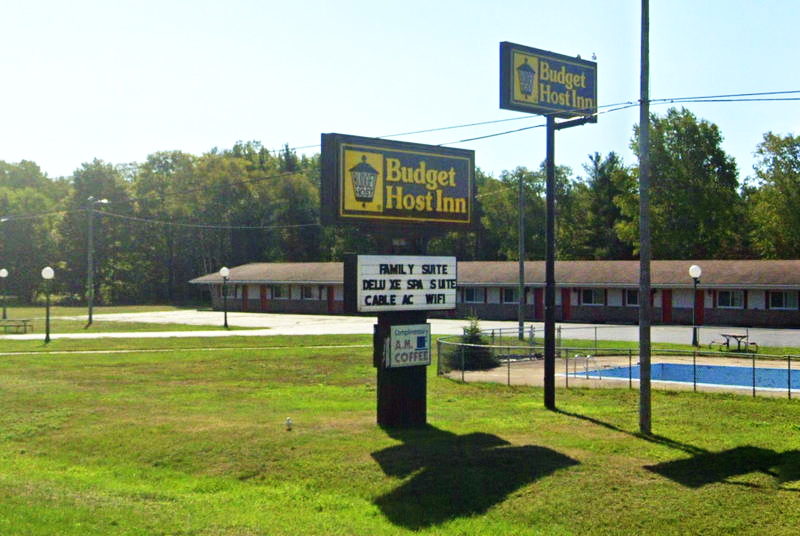 Manistique Motel - Street View